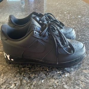 Nike low black sneakers